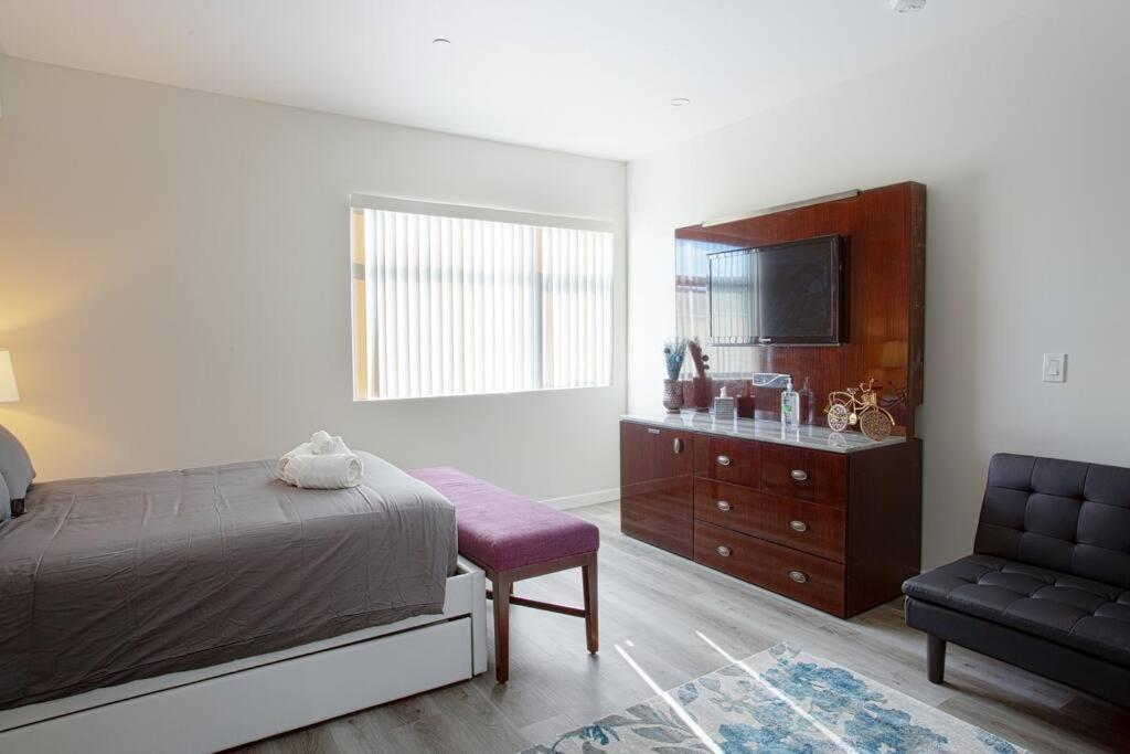 Luxurious Furnished Studio W Full Kitchen In Sd San Diego Zewnętrze zdjęcie